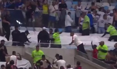 Flamengo vence Cruzeiro por 2 a 0 no Maracanã em jogo com tensão nas arquibancadas