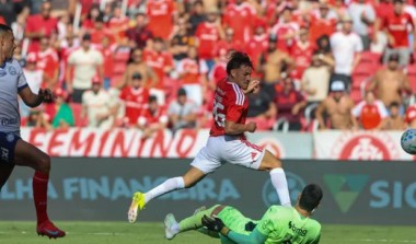 Inter perde para o Bahia em casa e segue na zona de rebaixamento do Brasileirão