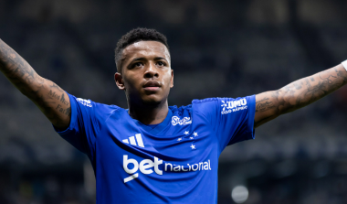 Cruzeiro vence Flamengo de virada e chega à quarta vitória consecutiva