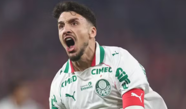 Palmeiras vence o Athletico-PR fora de casa e assume liderança provisória do Brasileirão