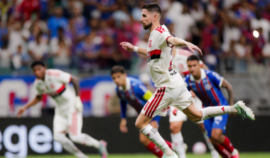 Flamengo vence o Bahia por 3 a 0 e mantém liderança do Brasileirão