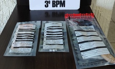 Homem é preso por tráfico de drogas e porte de arma branca