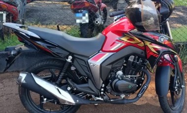 Adolescente é apreendido com motocicleta furtada após acidente