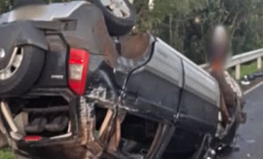 Motorista perde o controle e capota carro na PR-483