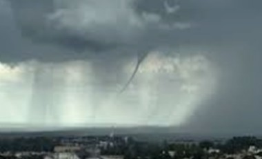 Tempo 'vira' e parte do Paraná recebe novo alerta de tempestades intensas; veja onde e a previsão do tempo