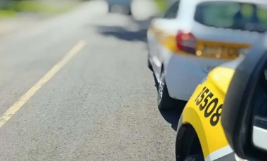 Instrutora de autoescola é flagrada dirigindo com CNH cassada no Paraná