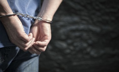 Homem é preso em flagrante após furtar veículo