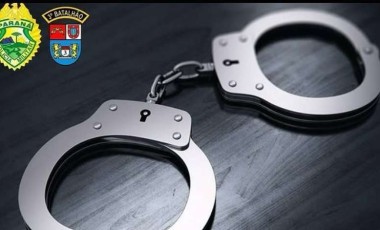 Homem invade residência durante fuga, furta objetos e acaba preso