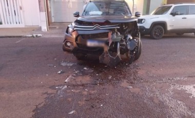 Dois ficam feridos após colisão no Bairro Industrial