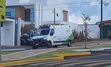 Condutor é socorrido após acidente