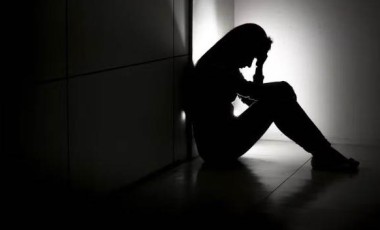 Mulher se esconde em fórum e denuncia cárcere privado após companheiro invadir prédio