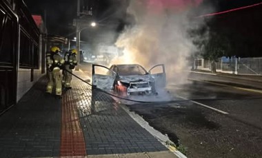 Carro pega fogo em Xanxerê e mobiliza Corpo de Bombeiros