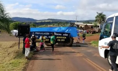 Indígenas bloqueiam PR-281 durante manifestação em Mangueirinha