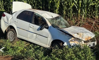 Capotamento deixa uma pessoa ferida na PR-475