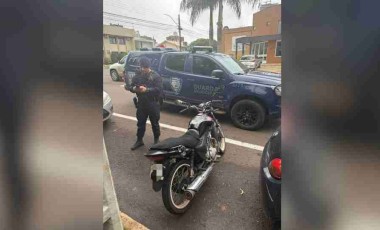 Homem é levado à delegacia com moto furtada
