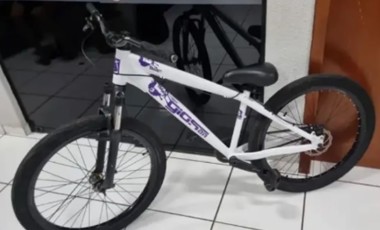 Roubo de bicicleta termina com um preso e três menores apreendidos