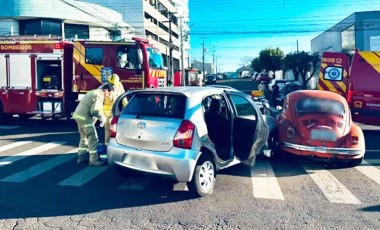 Colisão entre três veículos deixa mulher ferida no Bairro Alvorada