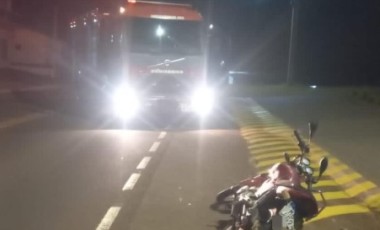 Mulher fica inconsciente após queda de motocicleta no Contorno Viário