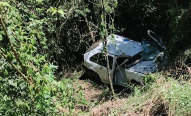 Homem é encontrado ferido 17 horas após carro capotar na PR-182