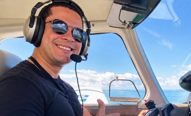 Piloto morre em queda de avião em BH enquanto viajava para preparar casamento
