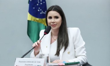 "Muito aliviada", diz Caroline De Toni ao anunciar pré-candidatura ao Senado