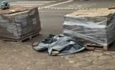 Jovem morre baleado após intervenção de morador durante tentativa de assalto