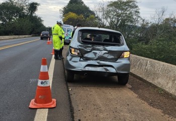 Colisão entre carro e caminhão deixa mulher ferida em Francisco Beltrão
