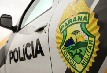 Homem com tornozeleira eletrônica agride companheira e foge antes da chegada da PM