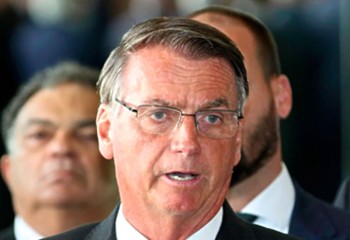 Bolsonaro tem melhora renal mas segue na UTI, diz hospital