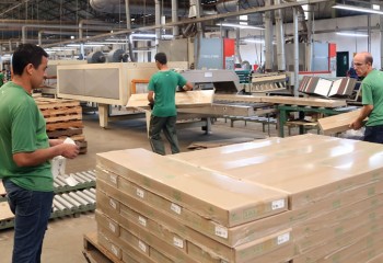 Agências do Trabalhador do Paraná têm 22,9 mil vagas com carteira assinada