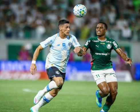 Marlon Freitas decide, Palmeiras vence Grêmio e segue firme na liderança do Brasileirão
