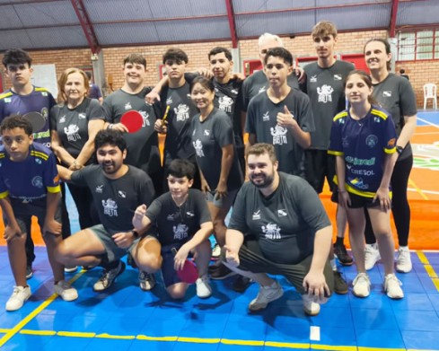 Tênis de mesa de Francisco Beltrão conquista títulos e pódios em competição regional