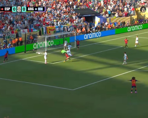 Sem ver a cor da bola, Argentina é dominada pela Espanha e perde a final na prorrogação com gol de Ferran Torres