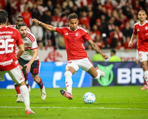 Flamengo empata com o Internacional no Beira-Rio e vê Palmeiras abrir vantagem na liderança