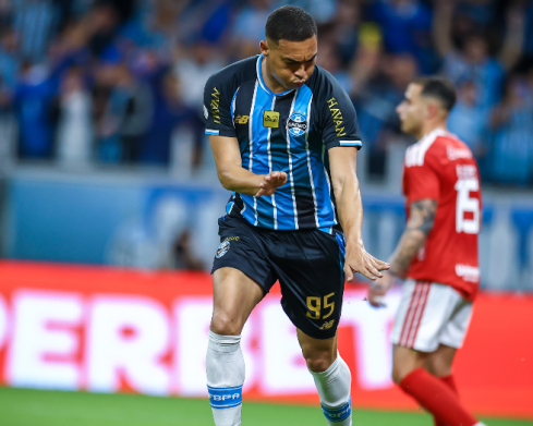 Grêmio vence o Inter no Gre-Nal 454 e avança às semifinais da Copa do Brasil
