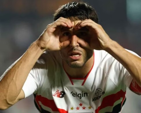 São Paulo vence Internacional em jogo de protesto e afunda Colorado no Z4 da Série A