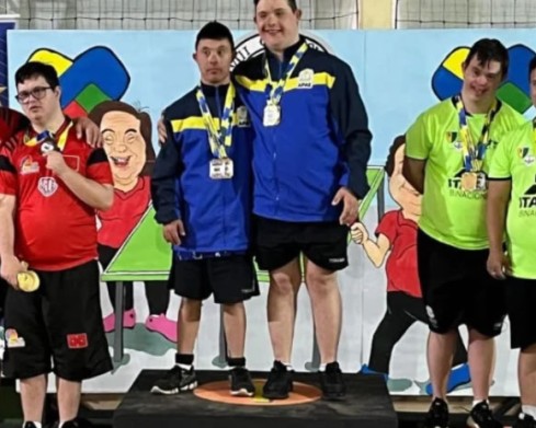Francisco Beltrão reúne 42 atletas na IX Copa Down de Tênis de Mesa