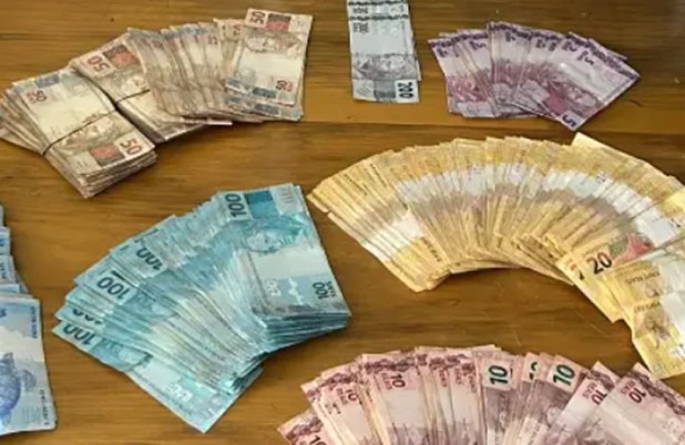 Polícia Civil apreende drogas, celulares e mais de R$ 32 mil em operação