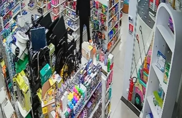 Homem é preso após furtar farmácia no centro