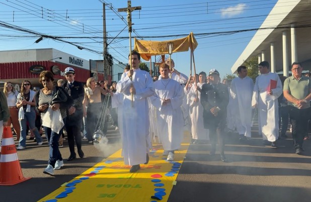 Milhares de fiéis participam das celebrações de Corpus Christi em Francisco Beltrão