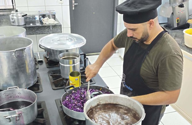 Merendeiro de Francisco Beltrão vence concurso nacional de receitas escolares