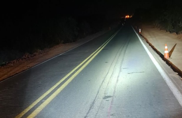 Mulher morre após ser atropelada e arrastada por carro na PR-180