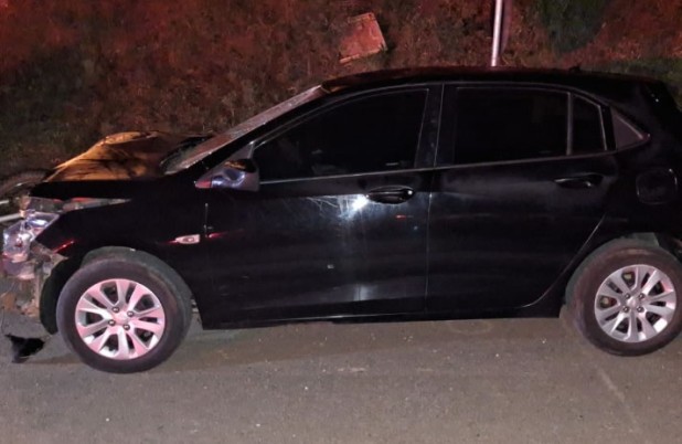 Grave acidente deixa dois condutores feridos