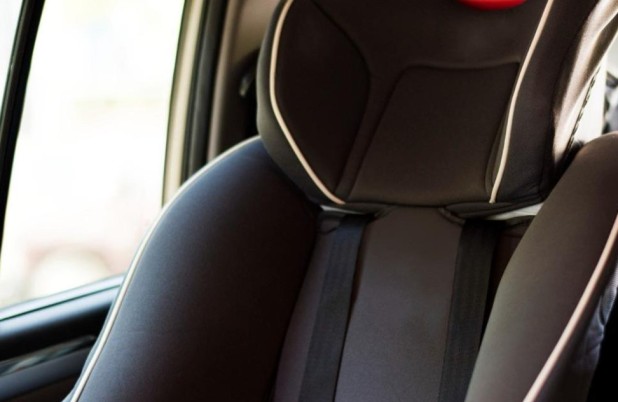 Bombeiros resgatam bebê preso dentro de carro em Chapecó