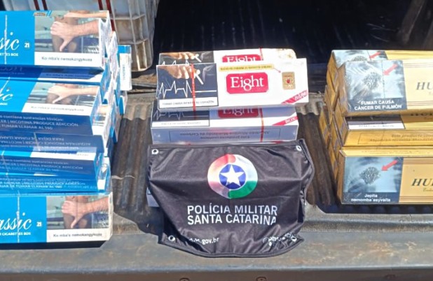 Homem é preso por contrabando de cigarros após apreensão de 190 pacotes