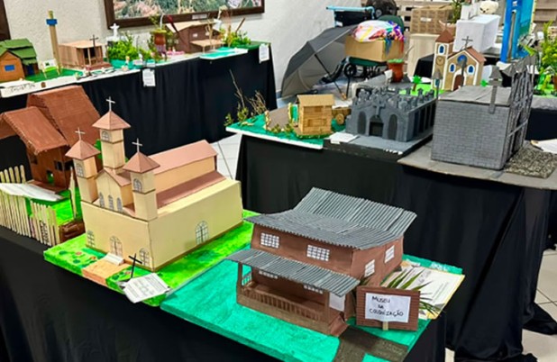 Alunos transformam patrimônios históricos de Francisco Beltrão em maquetes e valorizam a memória do município