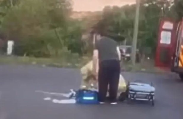 Criança morre após ser atropelada por caminhão