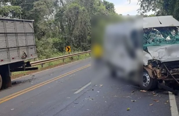 Caminhonete de Francisco Beltrão se envolve em colisão frontal com caminhão na PR-281