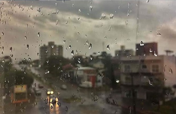 Paraná entra em alerta para temporais com chuva intensa e ventos de até 60 km/h