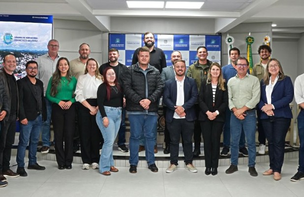 Presidente da Câmara de Campina do Simão visita Legislativo para conhecer sistemas digitais